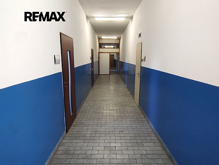 Pronájem komerčního prostoru, 2 000 m² (7 z 12)