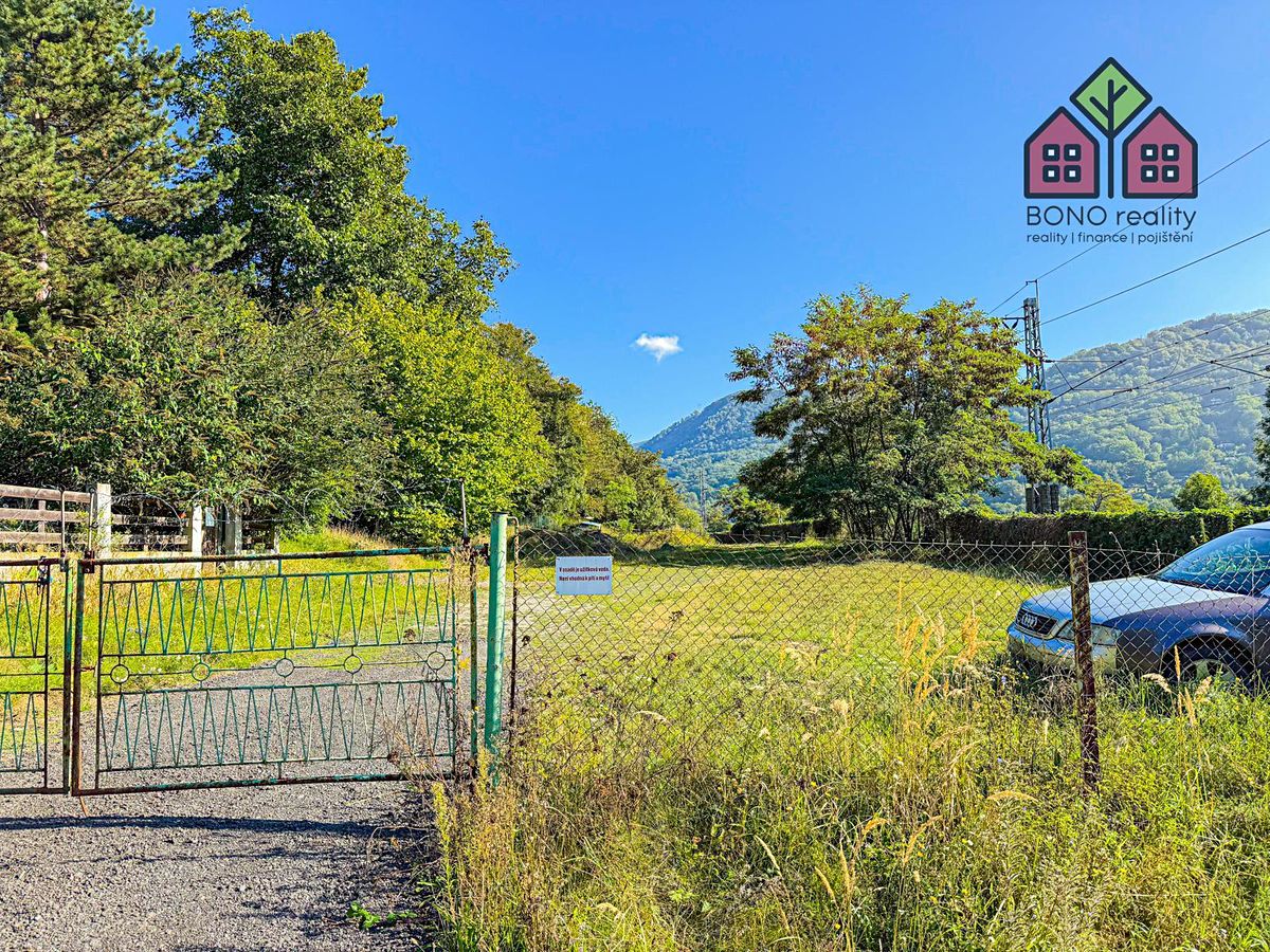 Prodej zahrady 1002 m², Dolní Zálezly – fotka 1 z 3