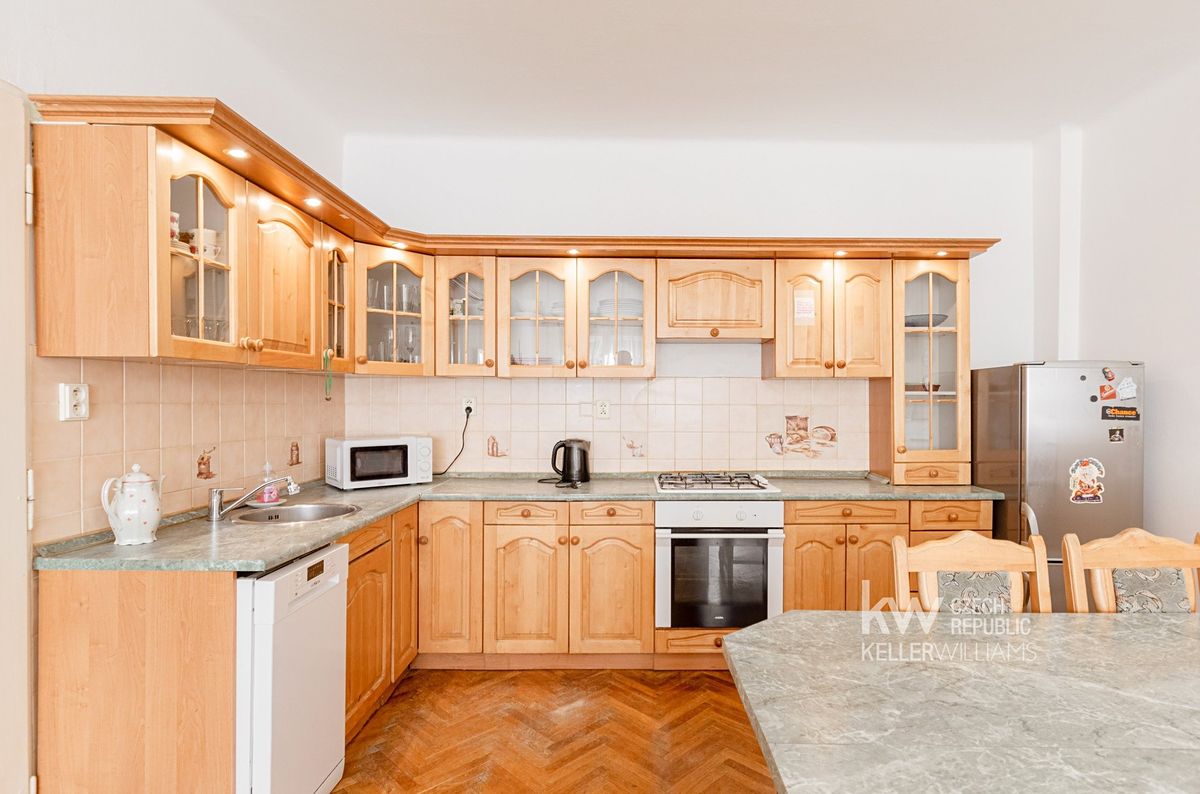 Pronájem bytu 4+kk 80 m² – fotografie 3