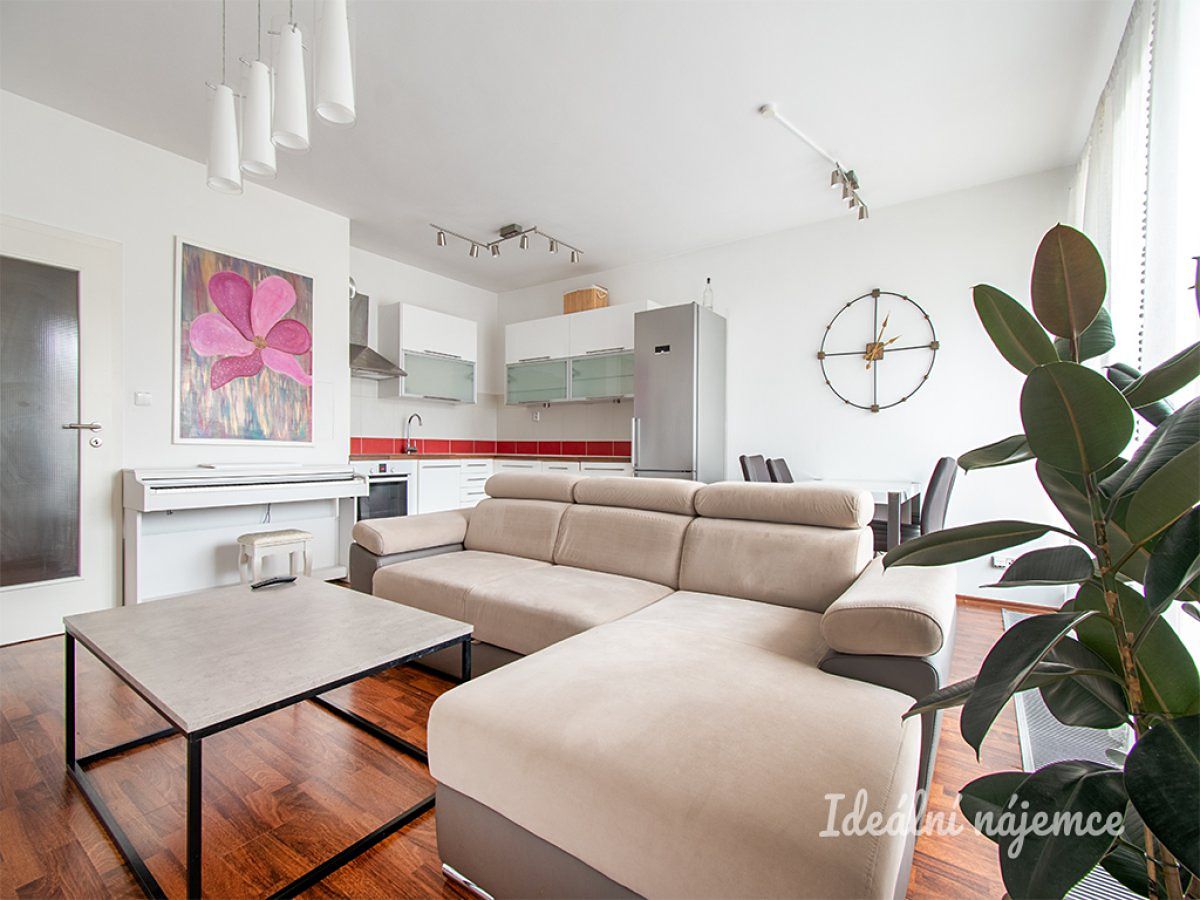 Pronájem bytu 2+kk 70 m² – fotografie 2
