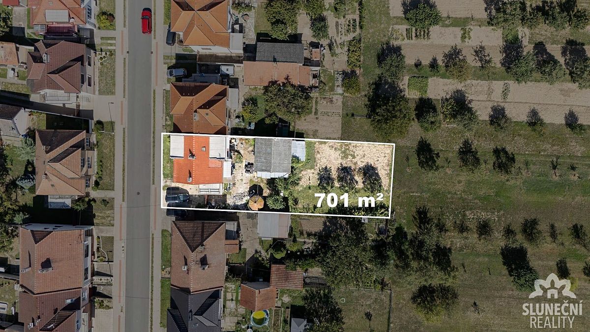 Prodej rodinného domu 138 m², pozemek 701 m² – fotografie 2