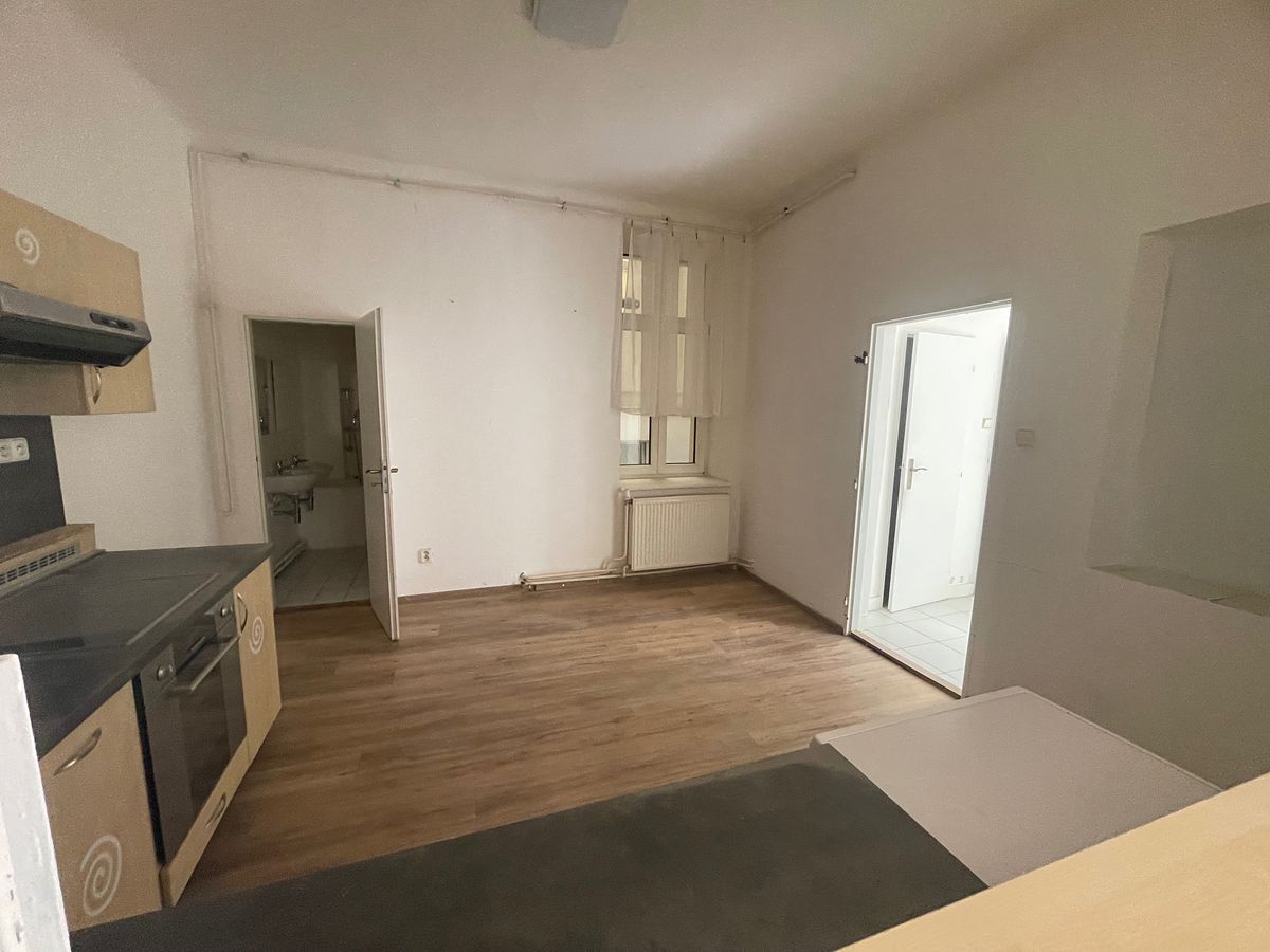 Pronájem bytu 2+1 76 m² – fotografie 3