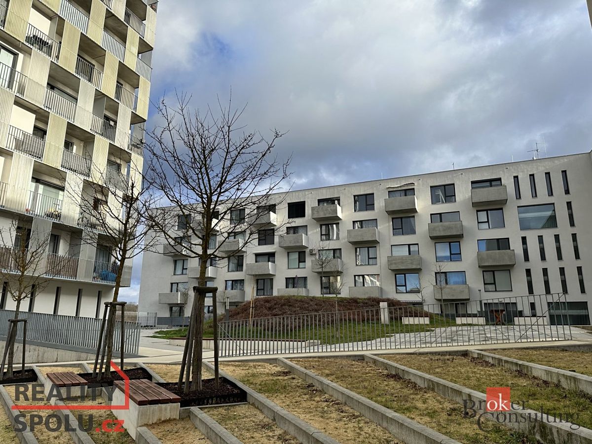 Pronájem bytu 2+kk 62 m² – fotografie 3