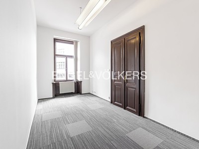 Pronájem komerčního prostoru, 206 m² (2 z 8)