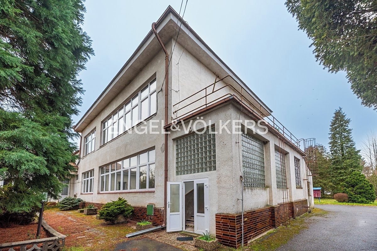 Pronájem skladového prostoru 870 m²