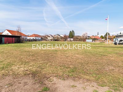 Pronájem komerčního pozemku 2593 m²
