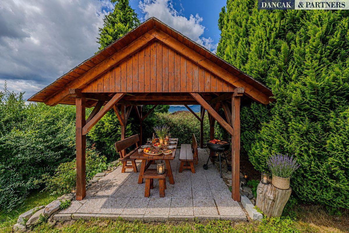 Prodej rodinného domu 222 m², pozemek 810 m² – fotografie 5