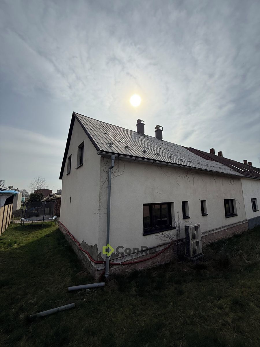 Prodej rodinného domu 160 m², pozemek 306 m² – fotografie 2