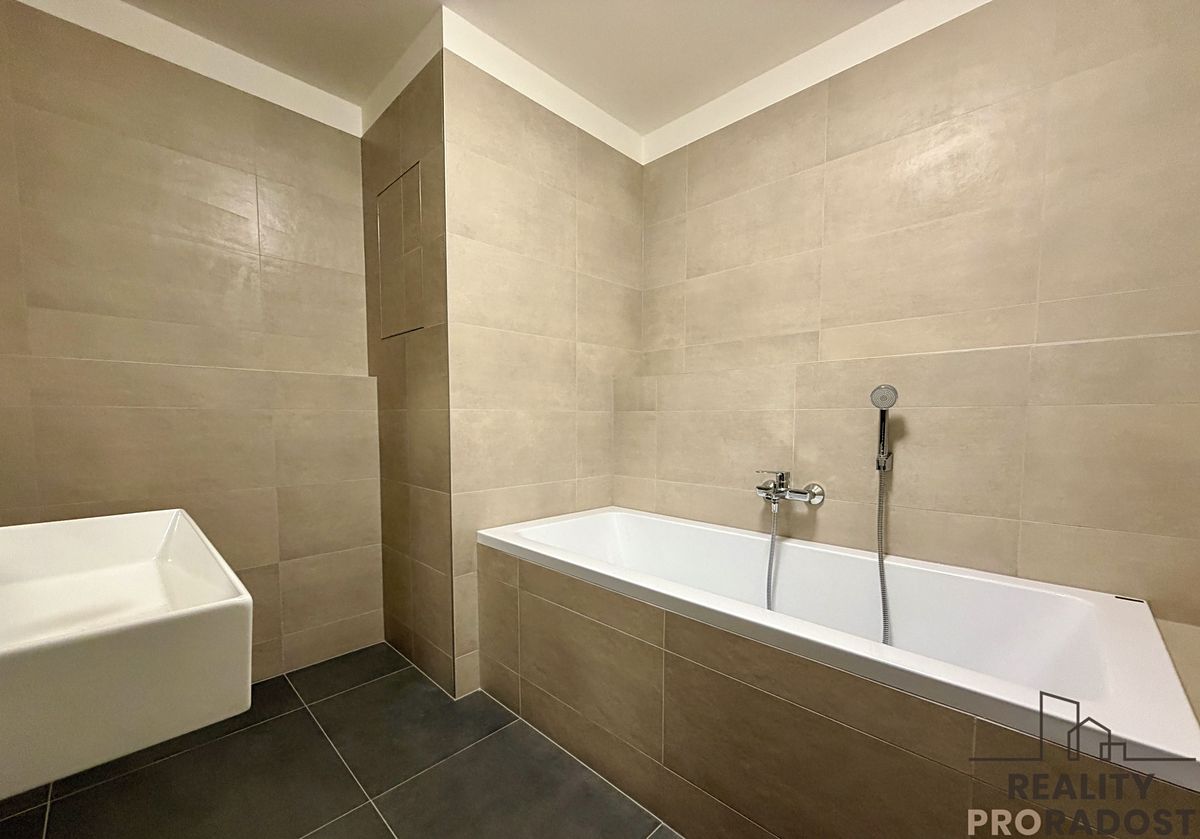 Pronájem bytu 2+kk 51 m² – fotografie 2