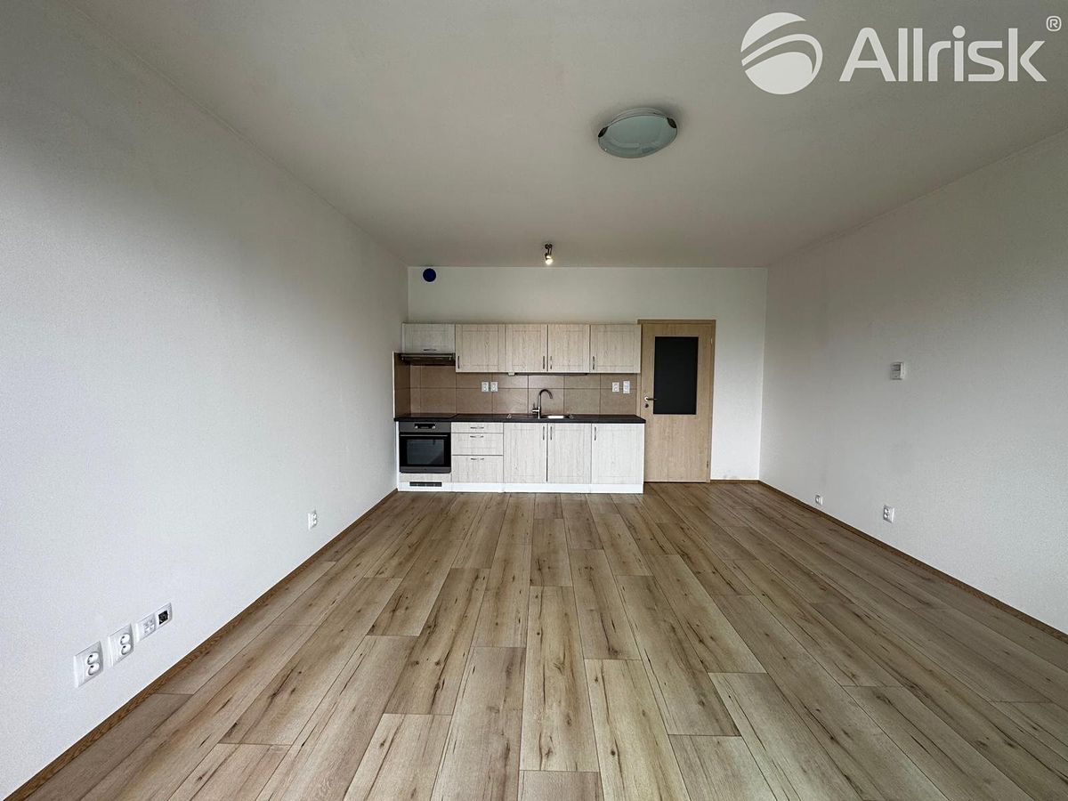 Pronájem bytu 1+kk 31 m² – fotografie 4