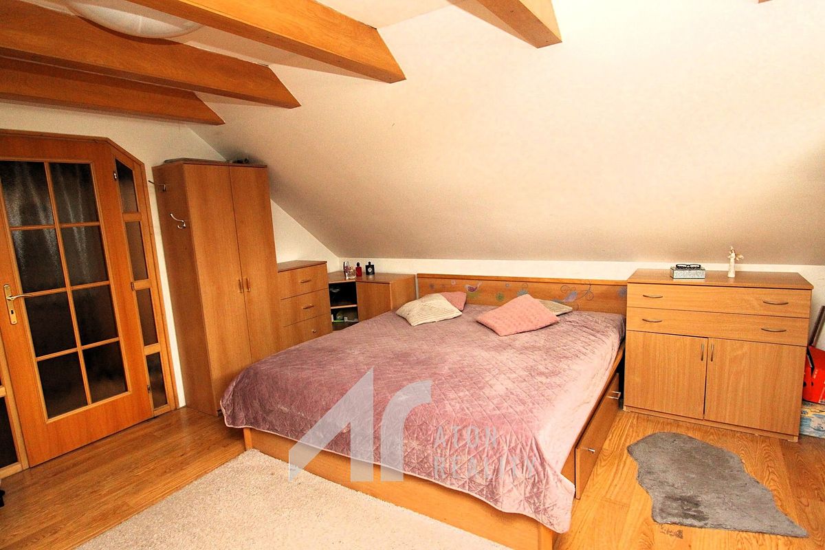 Prodej rodinného domu 100 m², pozemek 287 m² – fotografie 2
