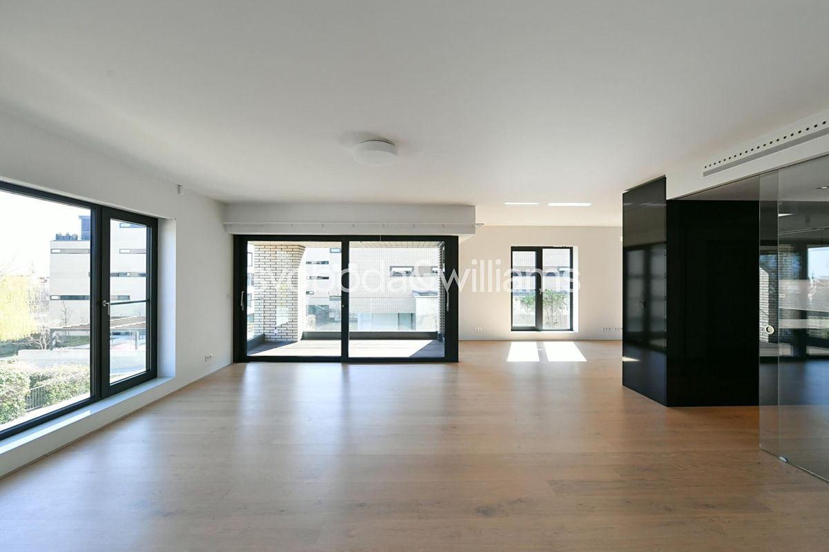 Pronájem bytu 4+kk 176 m²