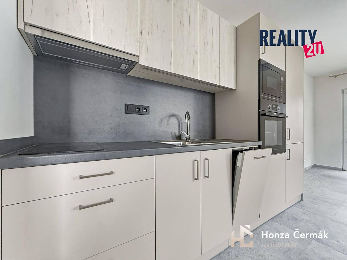 Pronájem bytu 1+kk 29 m² – fotografie 2