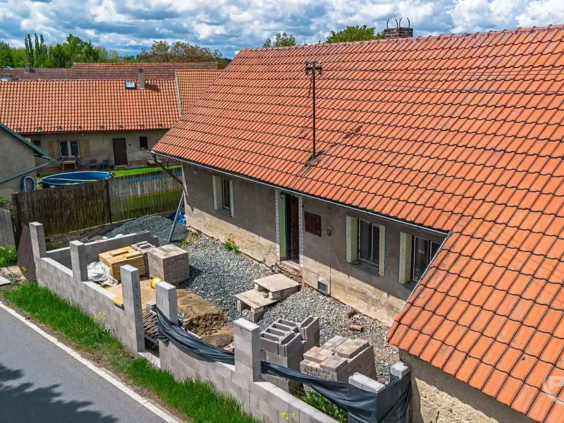 Prodej rodinného domu 200 m², pozemek 429 m², Tehov – náhled fotky 1