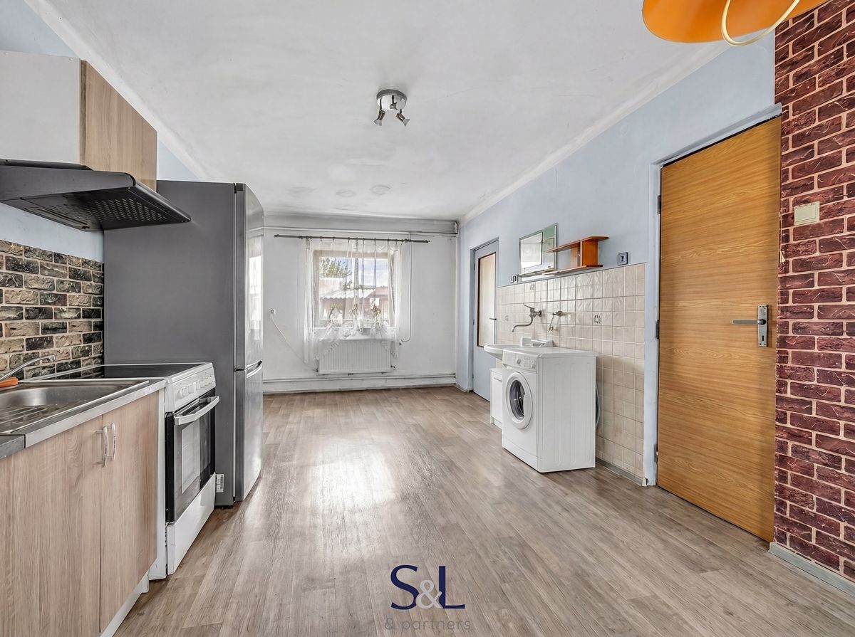 Prodej rodinného domu 100 m², pozemek 1324 m² – fotografie 3