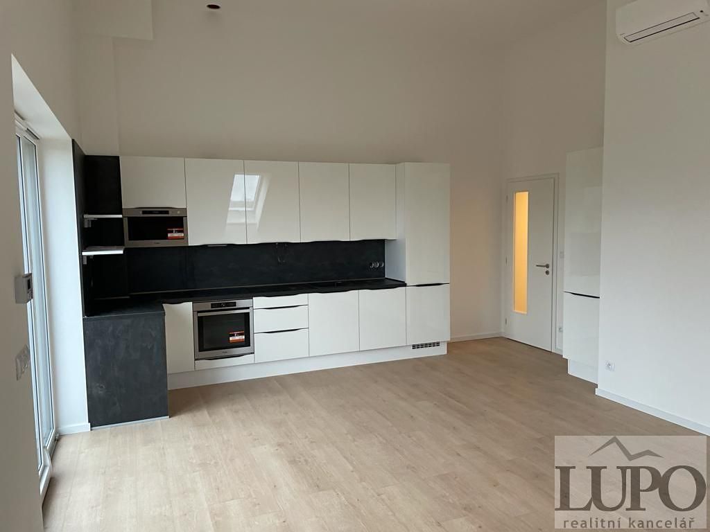 Pronájem bytu 2+kk 73 m² – fotografie 2