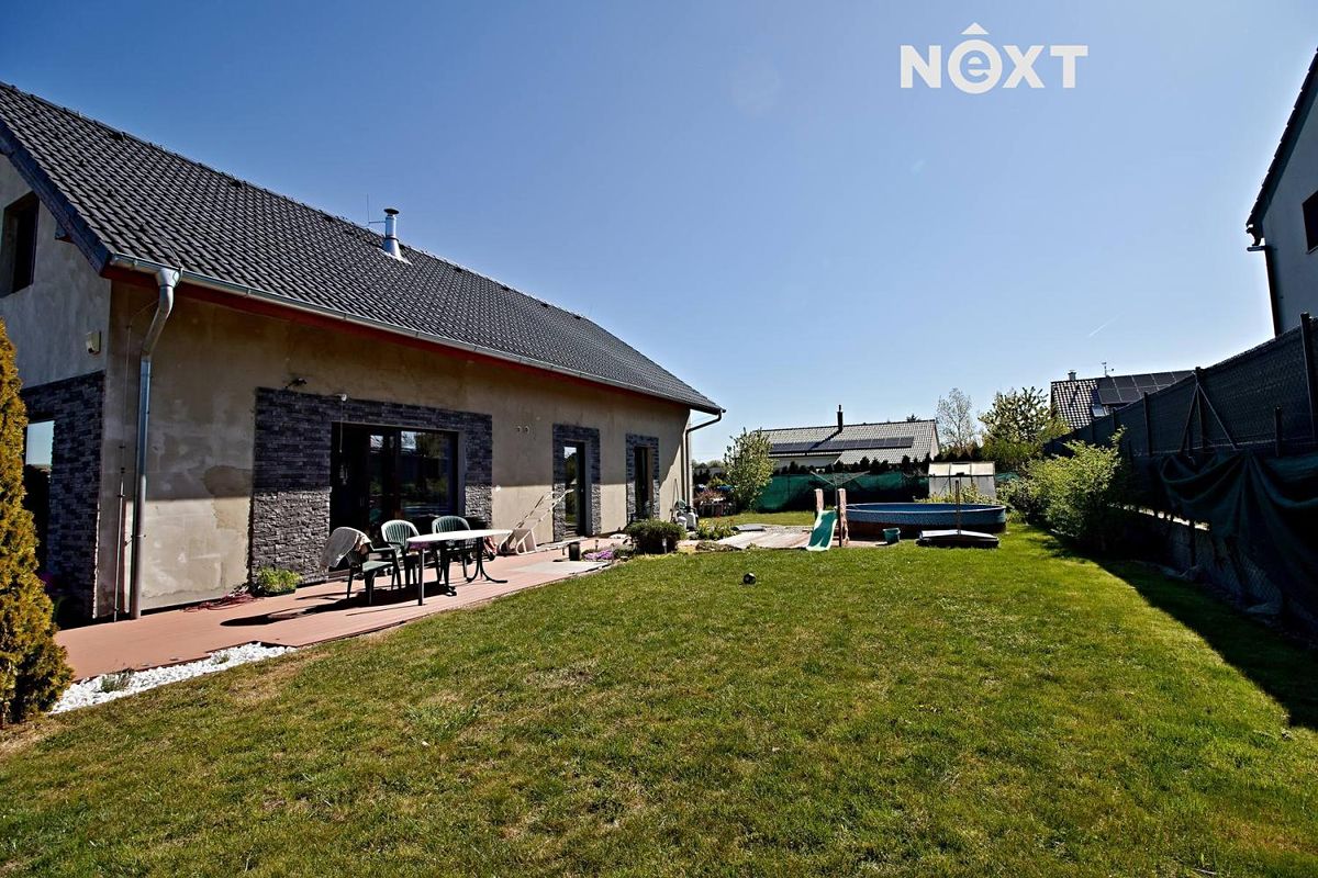 Prodej rodinného domu 98 m², pozemek 890 m² – fotografie 2