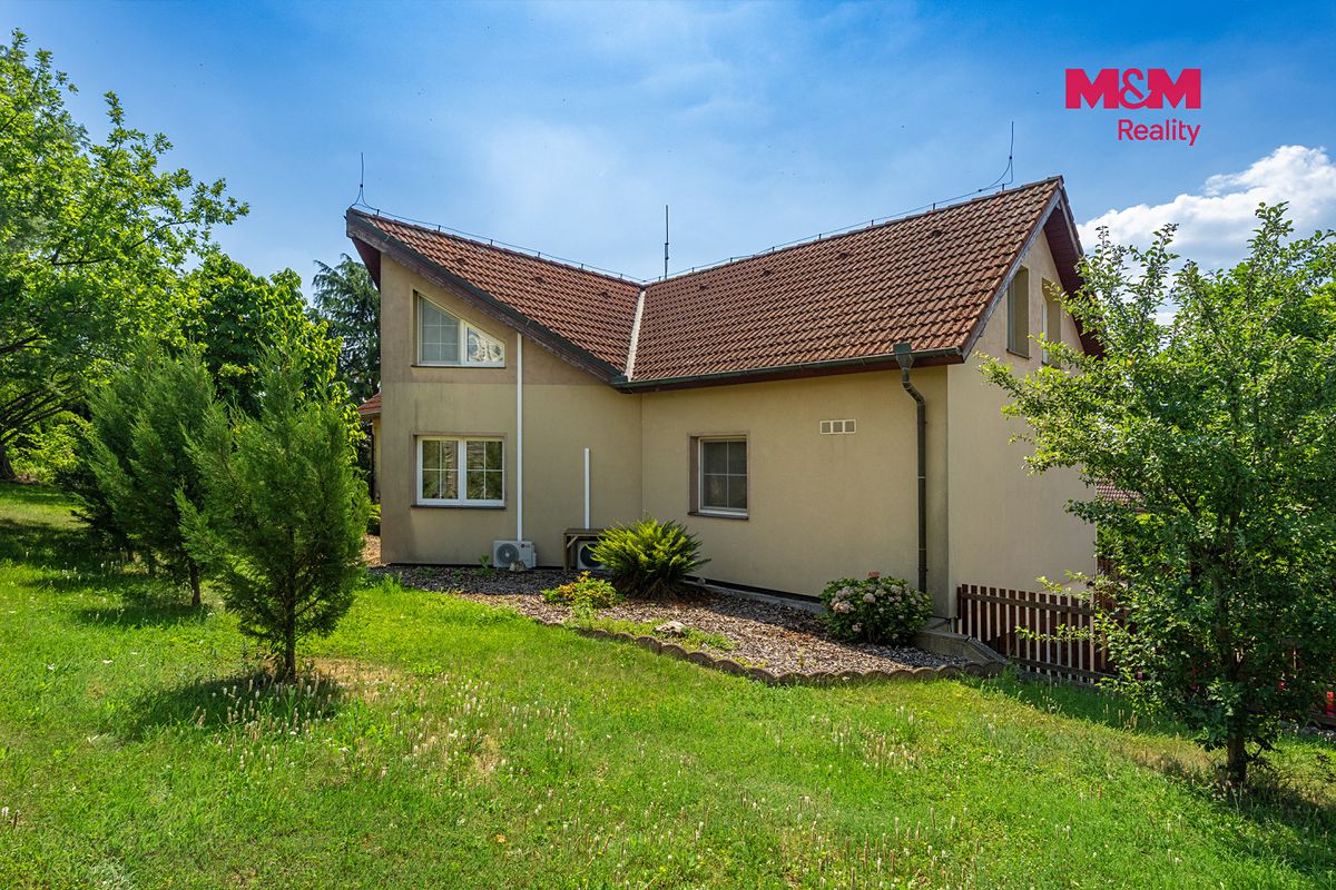 Prodej rodinného domu 281 m², pozemek 1613 m² – fotografie 3