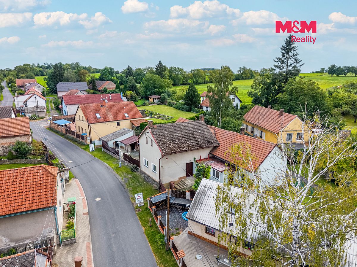 Prodej rodinného domu 187 m², pozemek 762 m² – fotografie 2
