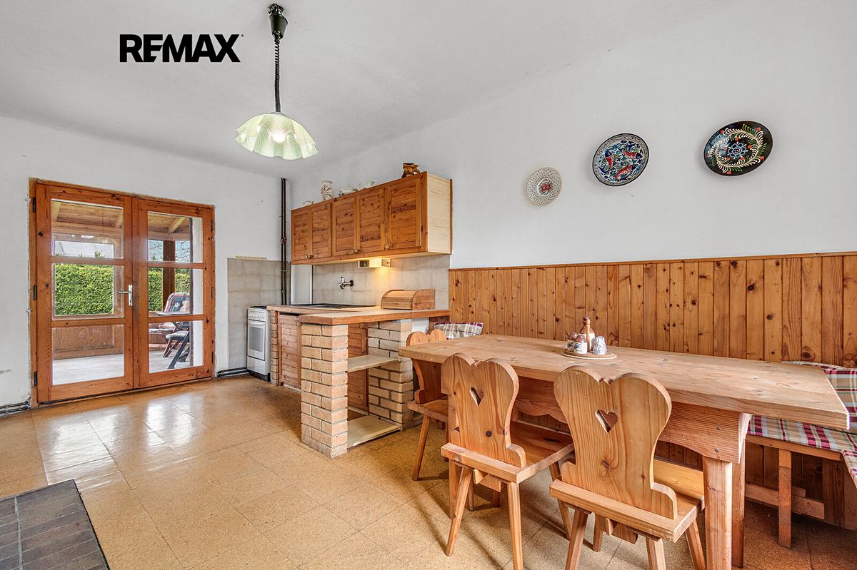 Prodej rodinného domu 240 m², pozemek 1122 m² – fotografie 5