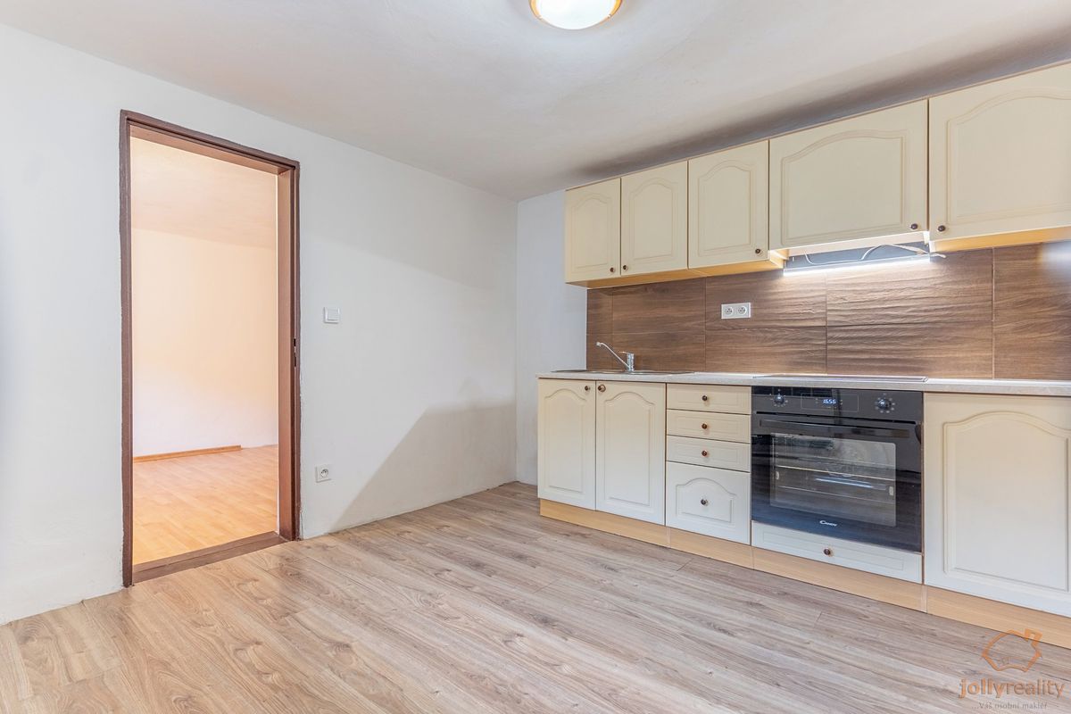 Prodej rodinného domu 184 m², pozemek 1239 m² – fotografie 5