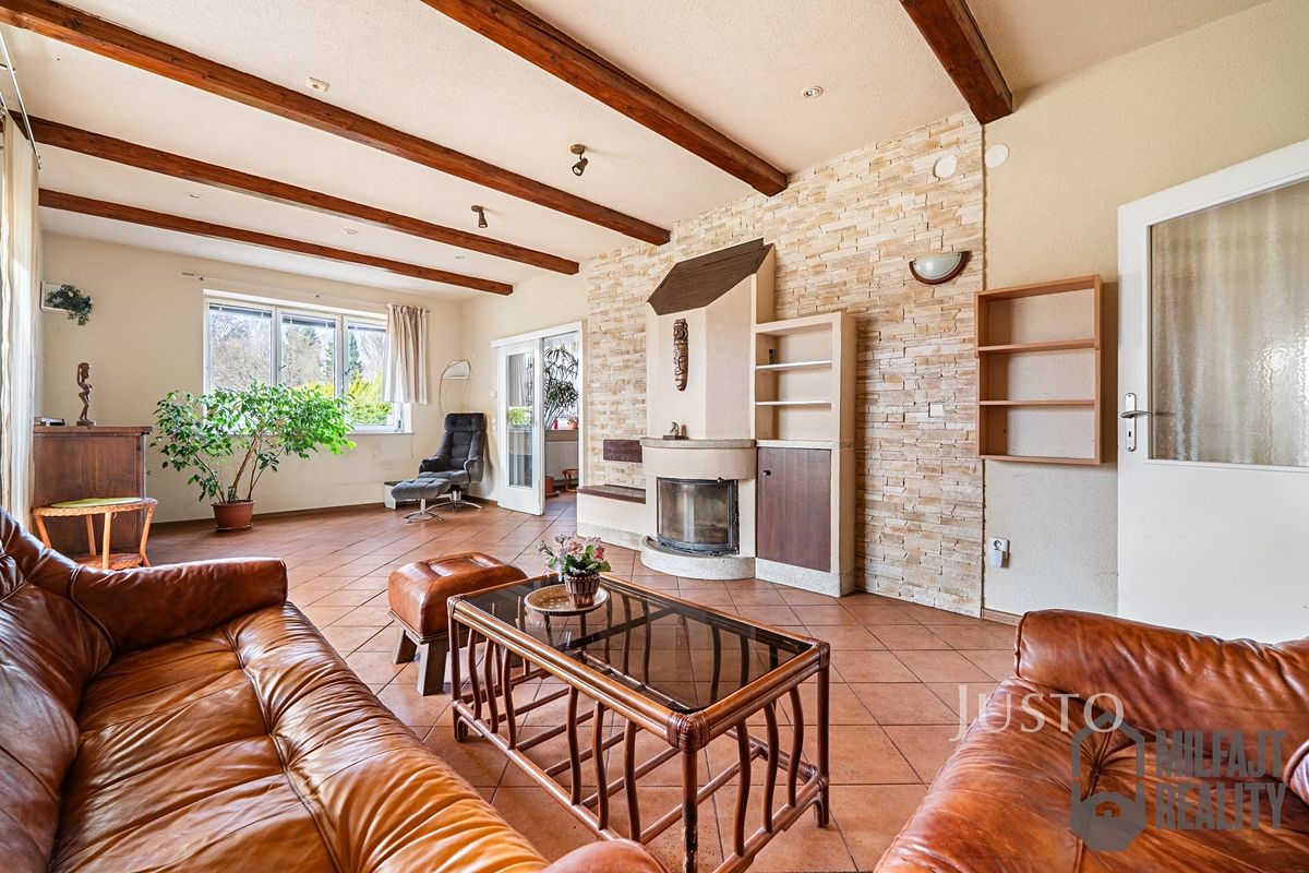 Prodej rodinného domu 190 m², pozemek 901 m² – fotografie 3