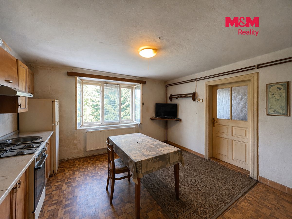 Prodej rodinného domu 330 m², pozemek 1628 m² – fotografie 3