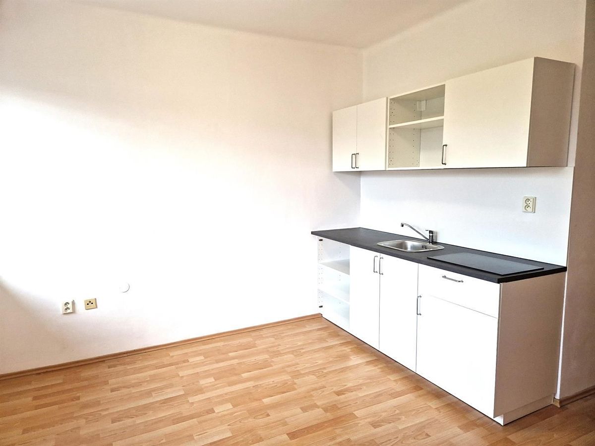 Pronájem bytu 2+kk 40 m² – fotografie 2