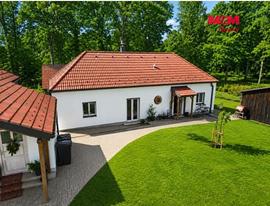 Prodej rodinného domu 292 m², pozemek 3922 m² – fotografie 2