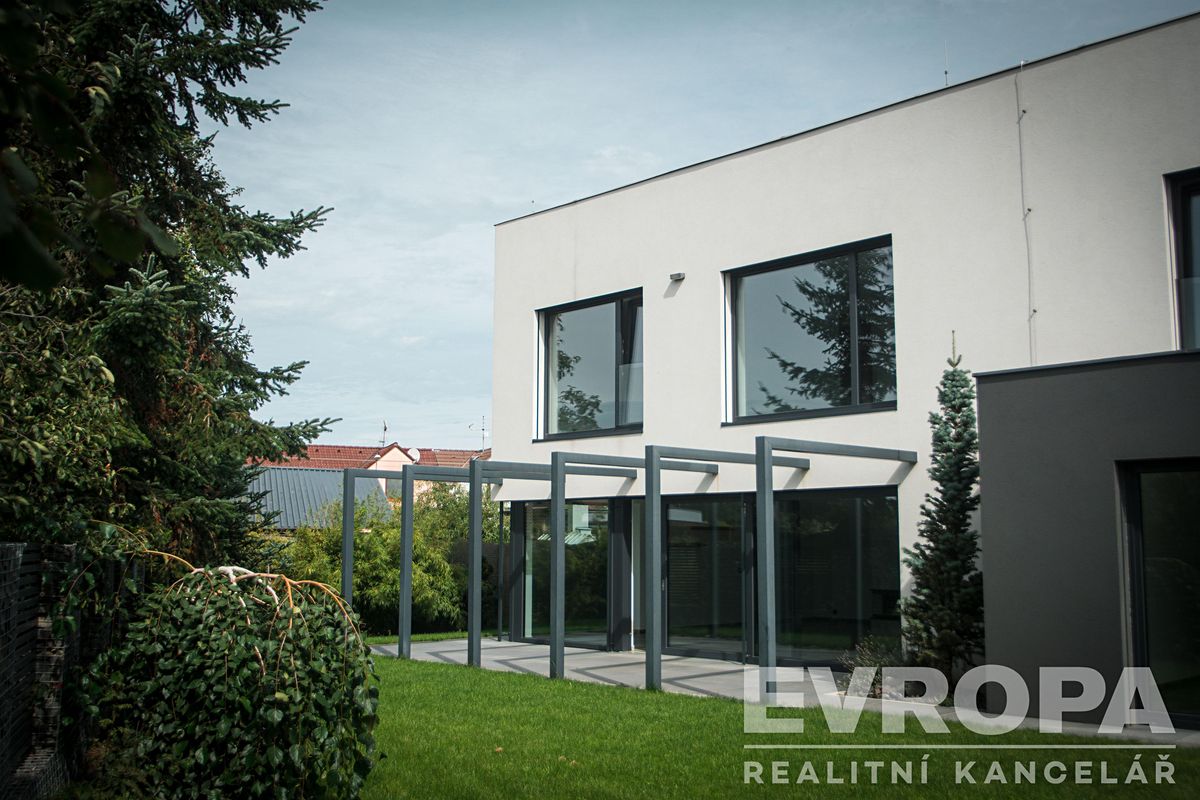 Pronájem rodinného domu 205 m², pozemek 485 m² – fotografie 4