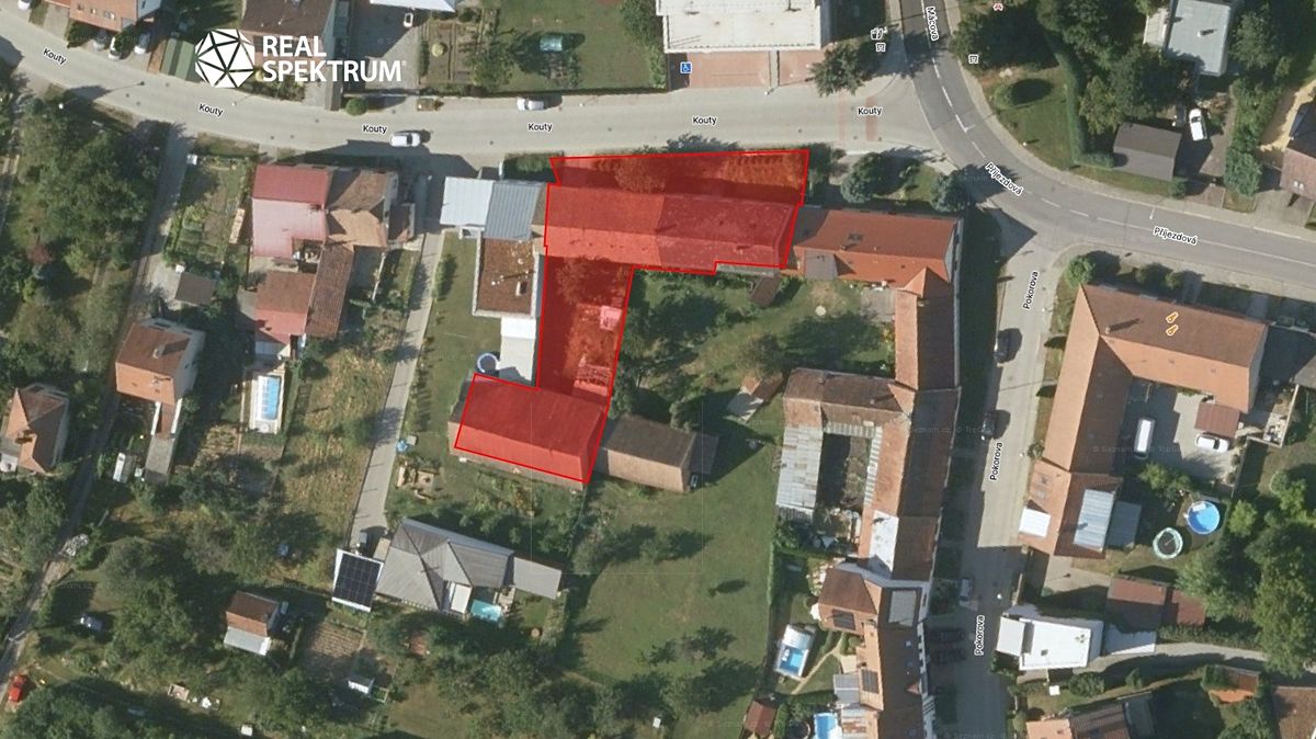 Prodej rodinného domu 300 m², pozemek 1030 m² – fotografie 2