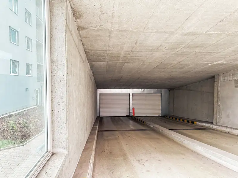 Prodej garážového stání 14 m², Praha – náhled fotky 2
