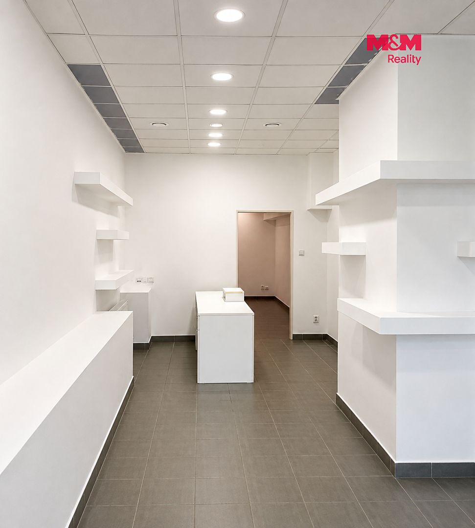 Pronájem obchodního prostoru 63 m² – fotografie 2