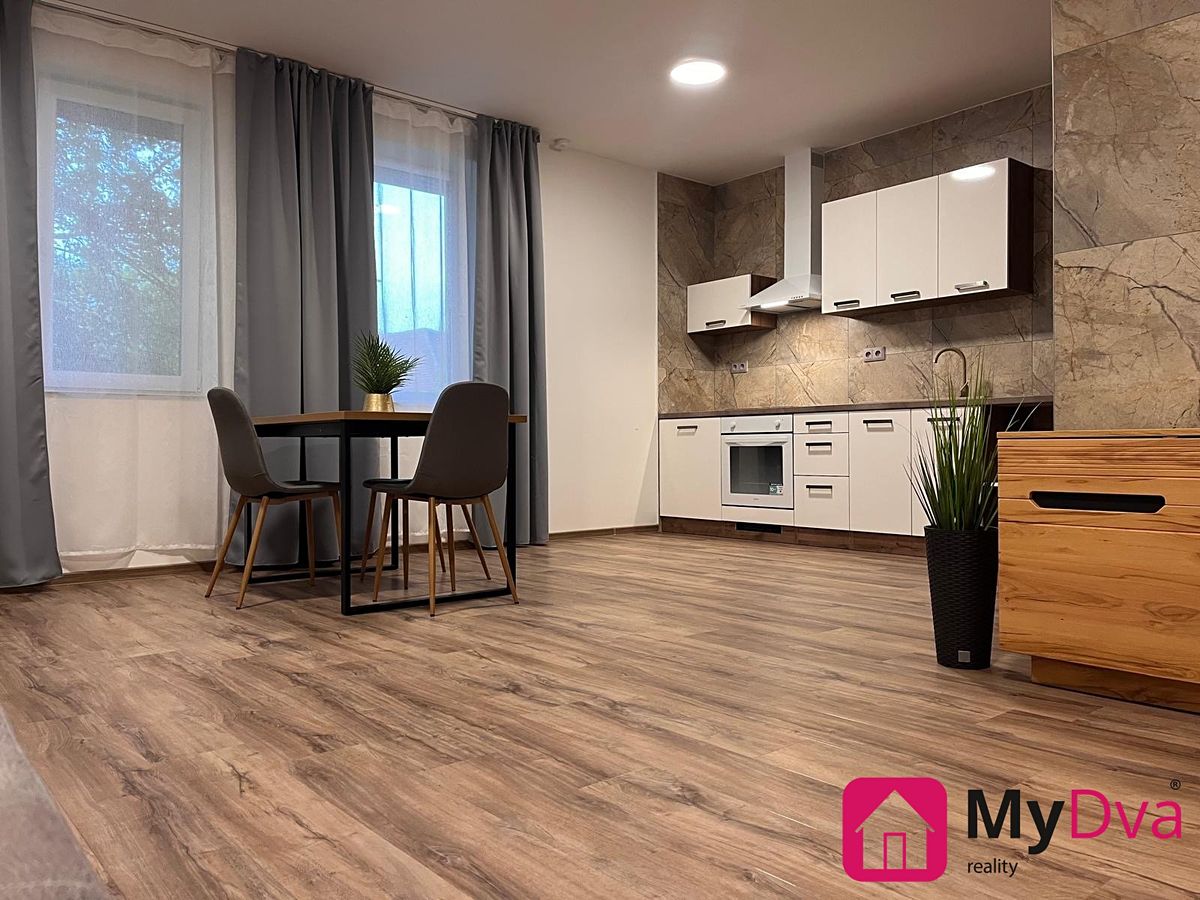 Pronájem bytu 2+kk 62 m² – fotografie 2