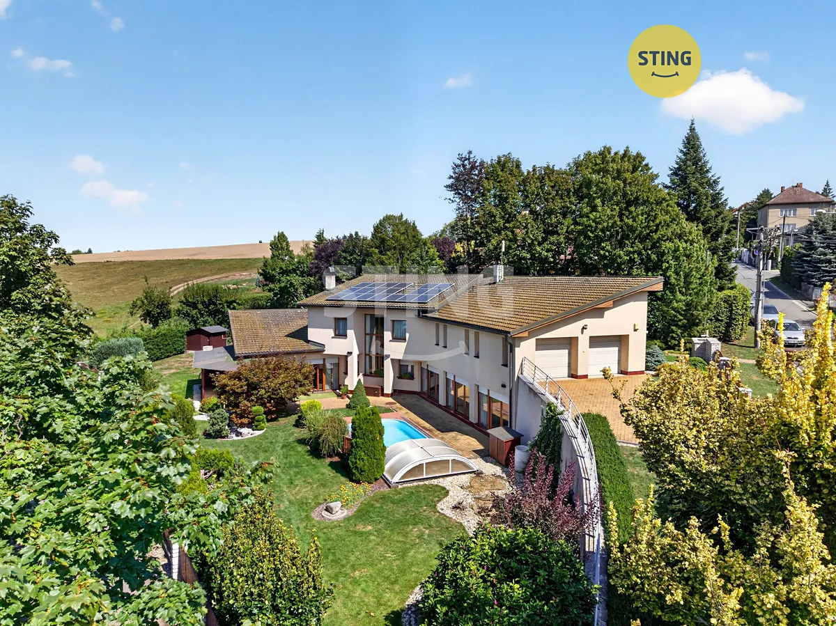 Prodej rodinného domu 215 m², pozemek 1157 m²