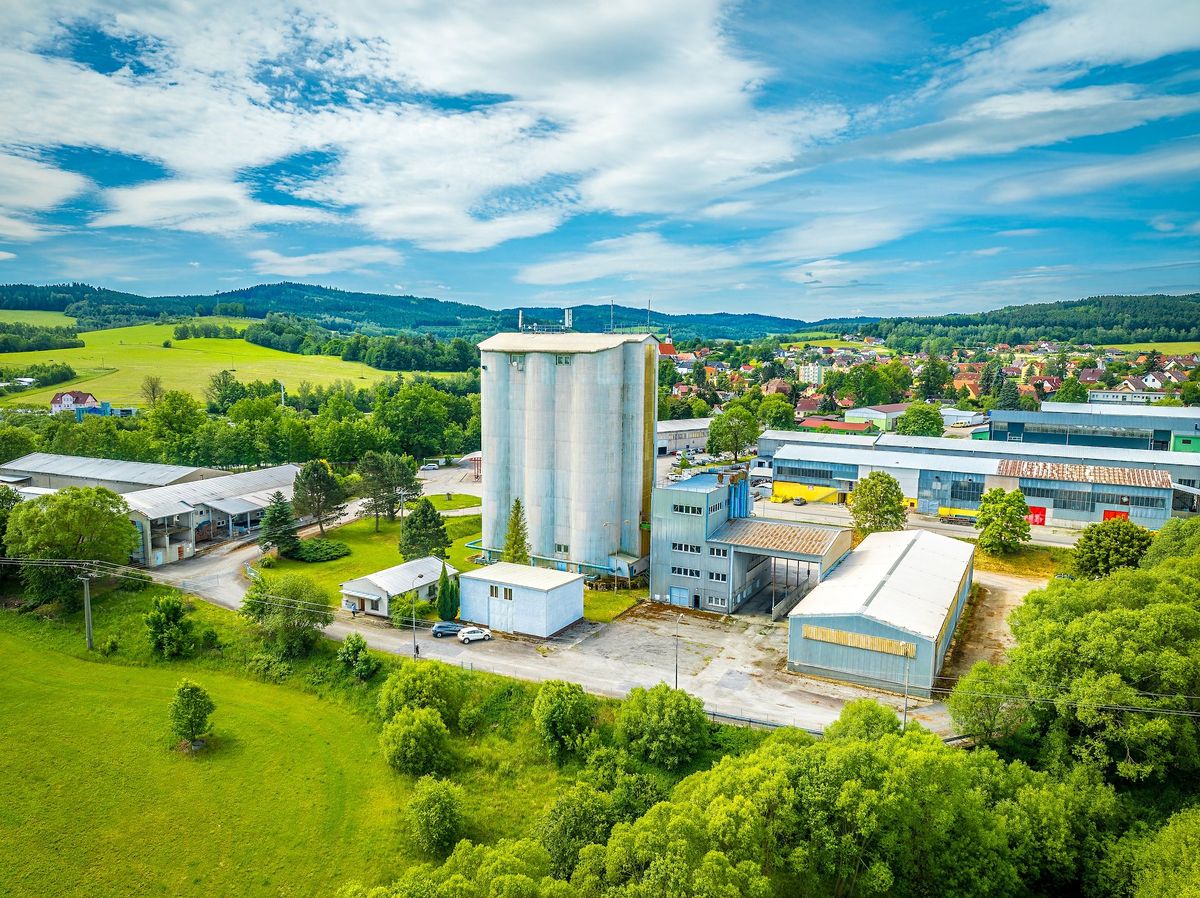 Prodej výrobní haly, prostoru 9957 m², Kájov – fotka 1 z 3