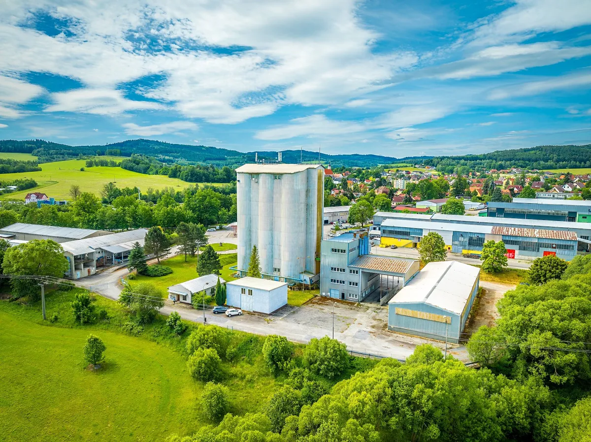 Prodej výrobní haly, prostoru 9957 m²