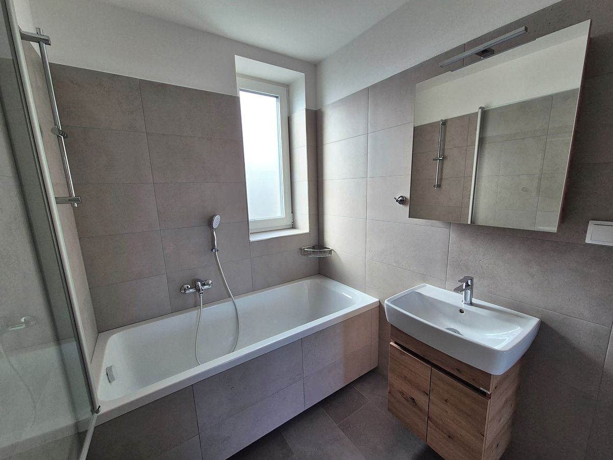 Pronájem bytu 4+kk 94 m² – fotografie 3