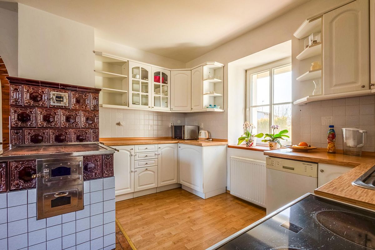 Prodej rodinného domu 230 m², pozemek 853 m² – fotografie 3