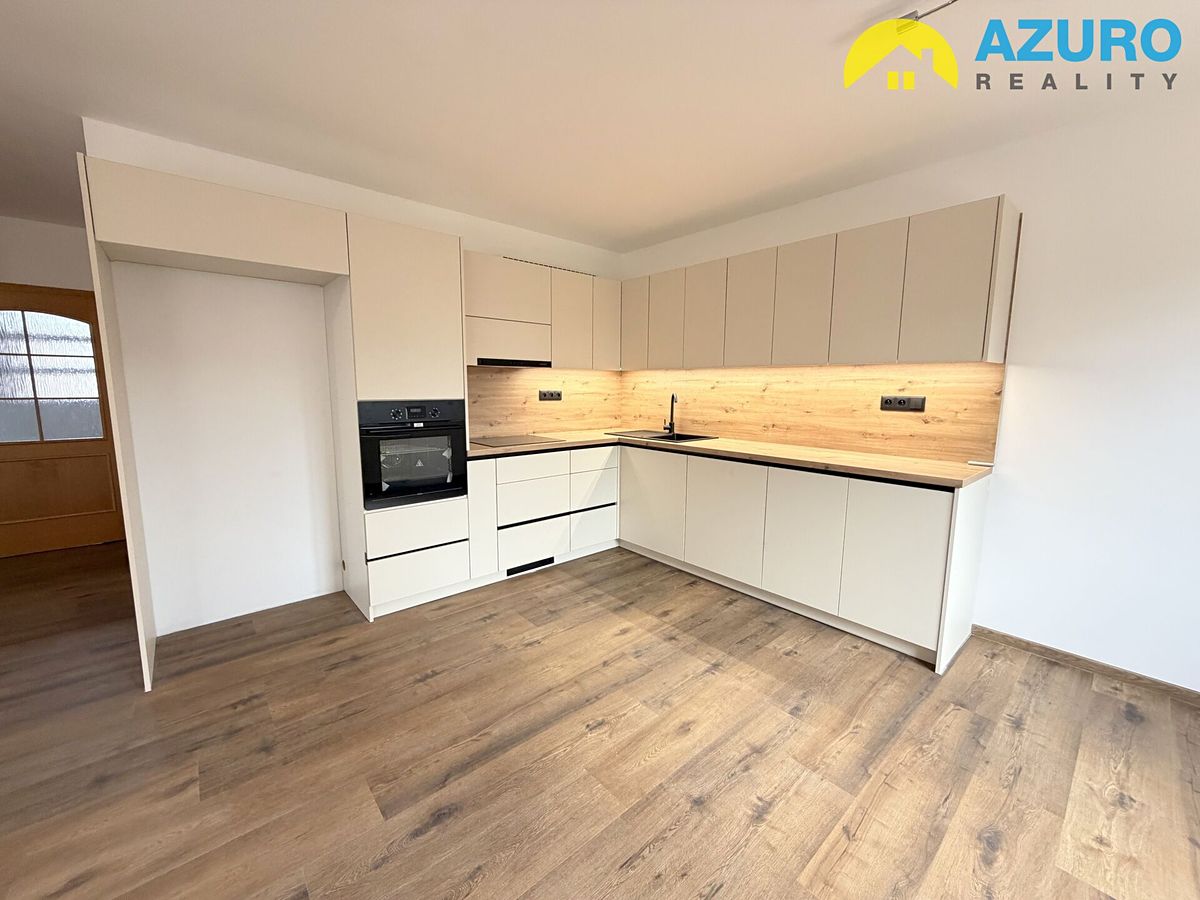 Pronájem rodinného domu 110 m², pozemek 149 m² – fotografie 2