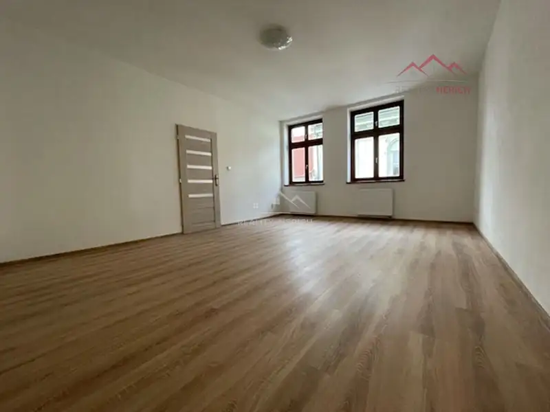 Pronájem bytu 3+1 90 m², Chomutov – náhled fotky 3