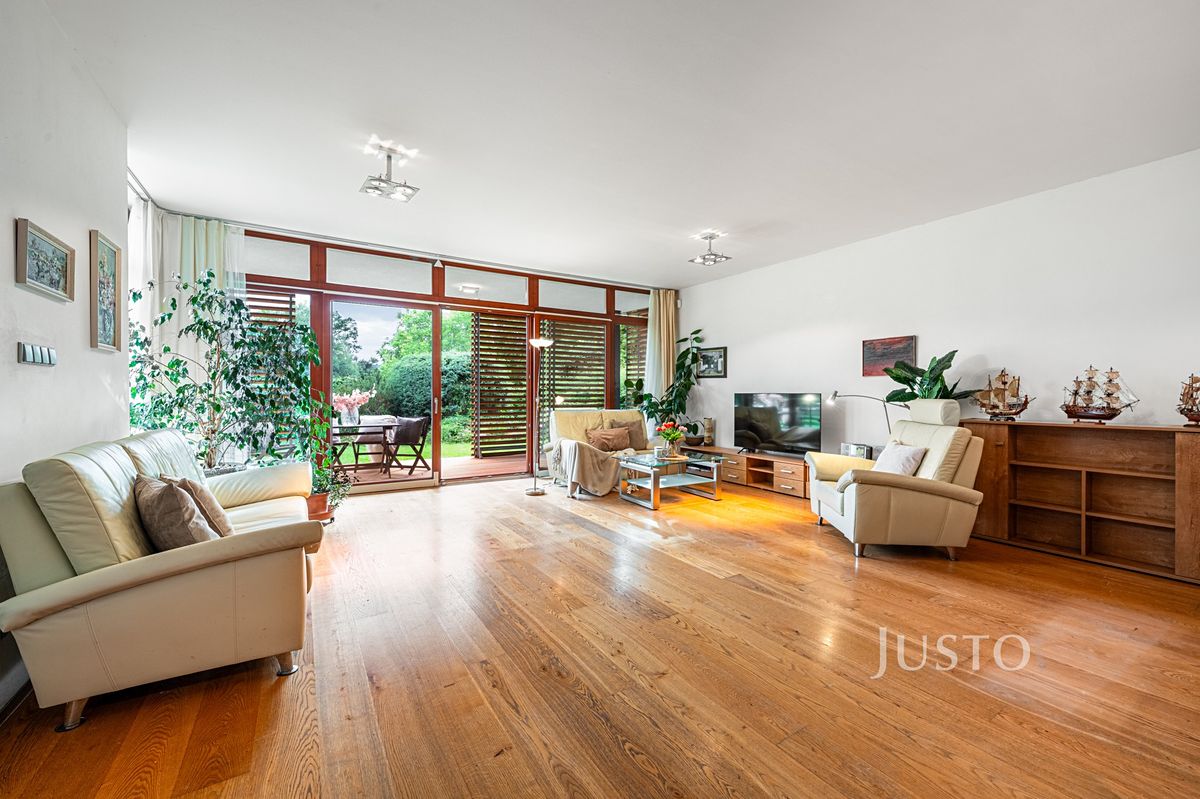 Prodej rodinného domu 456 m², pozemek 1300 m² – fotografie 4