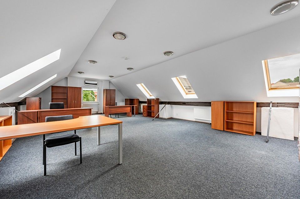 Pronájem skladového prostoru 144 m² – fotografie 2