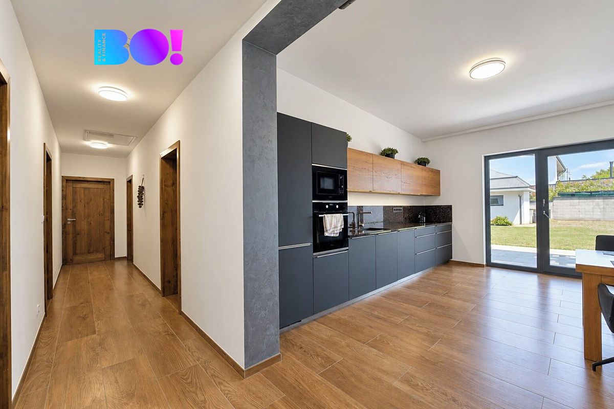 Prodej rodinného domu 205 m², pozemek 875 m² – fotografie 5