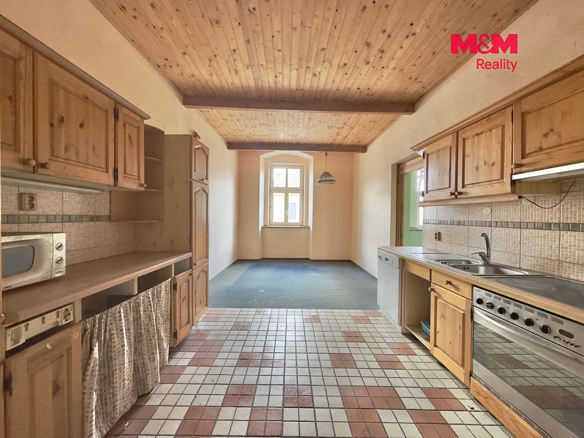 Prodej rodinného domu 757 m², pozemek 643 m² – fotografie 3