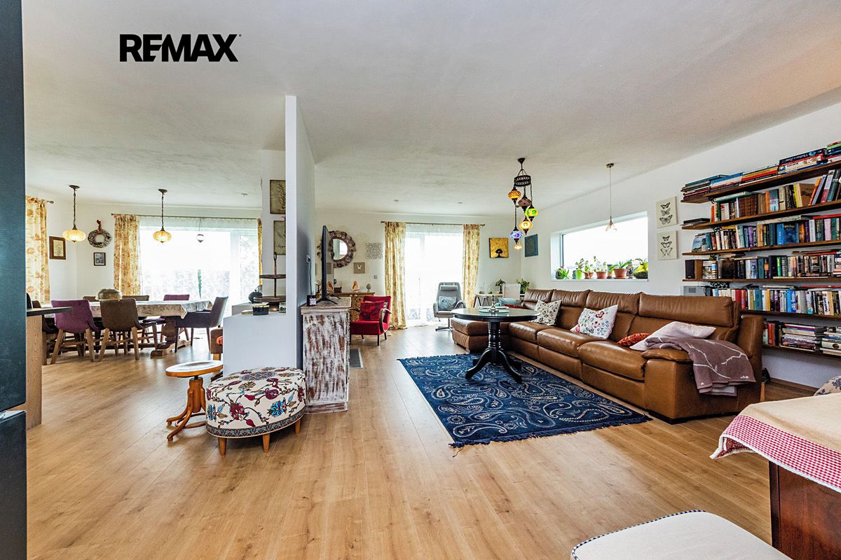 Prodej rodinného domu 250 m², pozemek 1469 m²