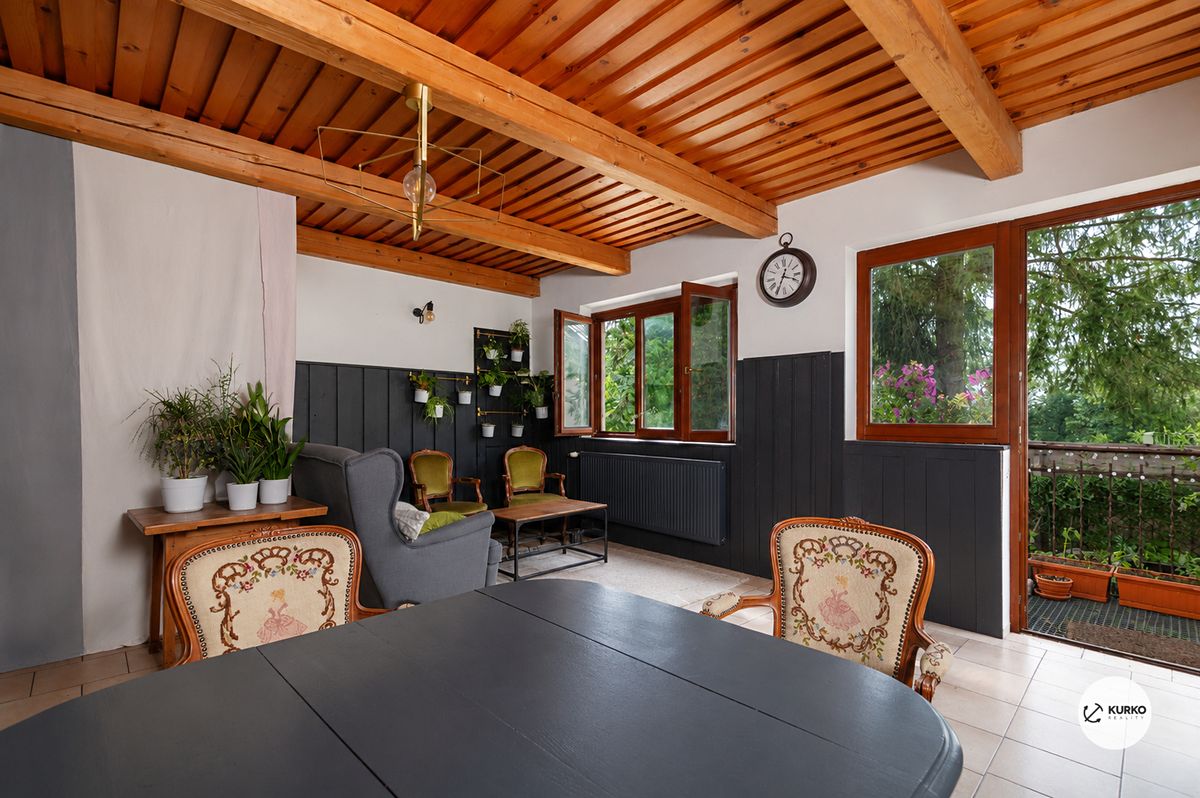 Prodej rodinného domu 305 m², pozemek 632 m²