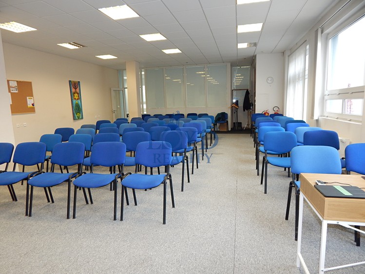 Pronájem komerčního prostoru, 274 m² (8 z 22)