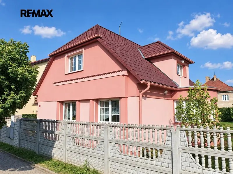 Pronájem rodinného domu 289 m², pozemek 751 m², Praha – náhled fotky 1