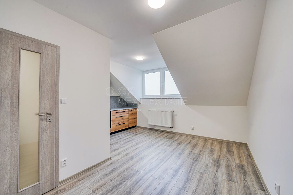 Pronájem bytu 2+kk 50 m² – fotografie 2